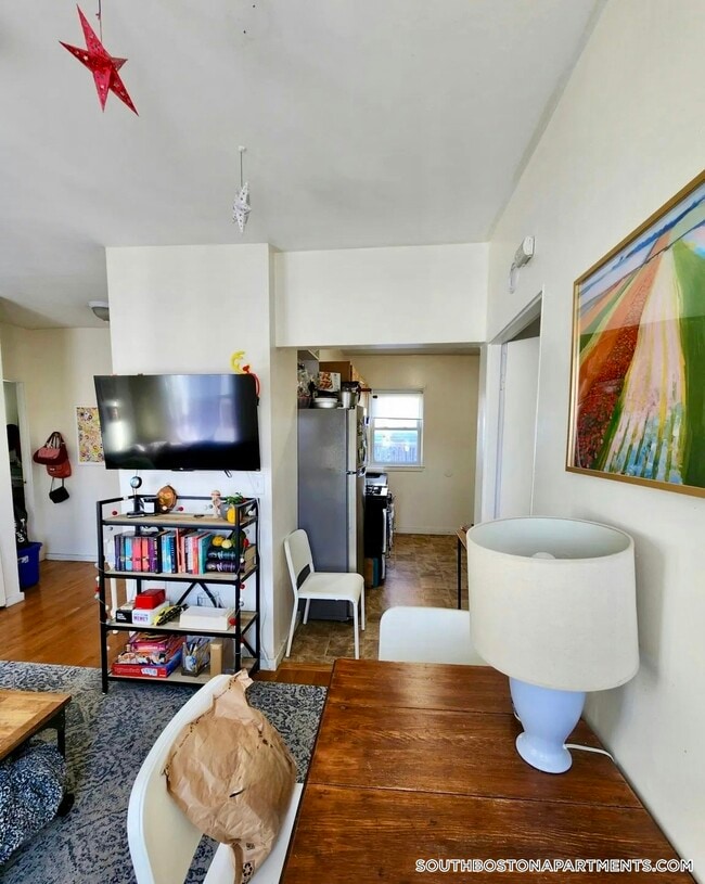 Foto del edificio - 218 W 8th St