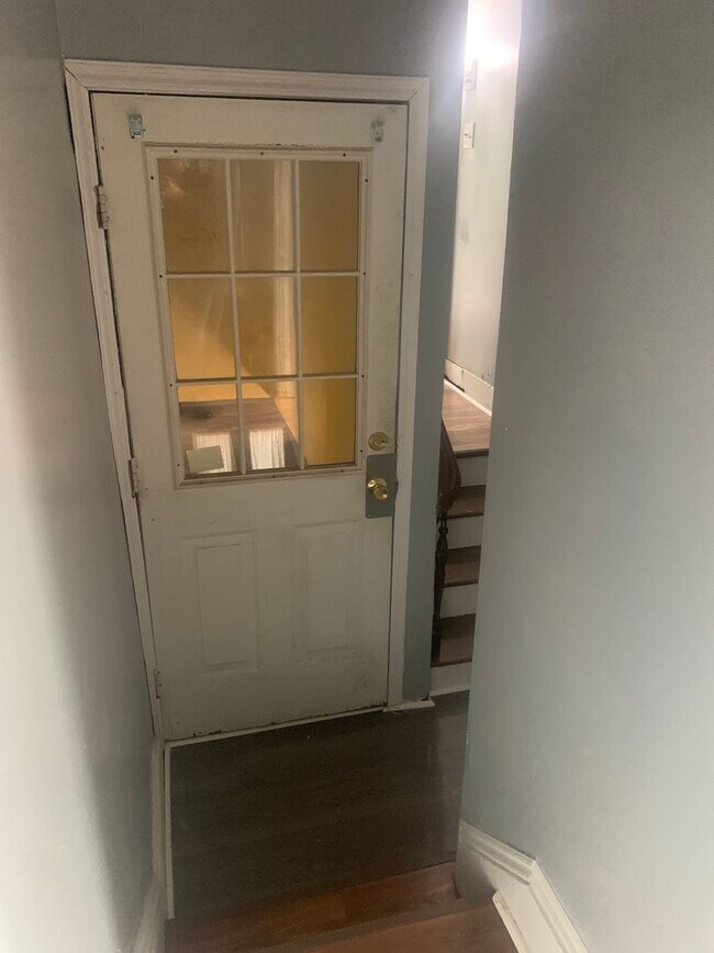 Building Photo - Huge 4 Bedroom Apt-York City SD