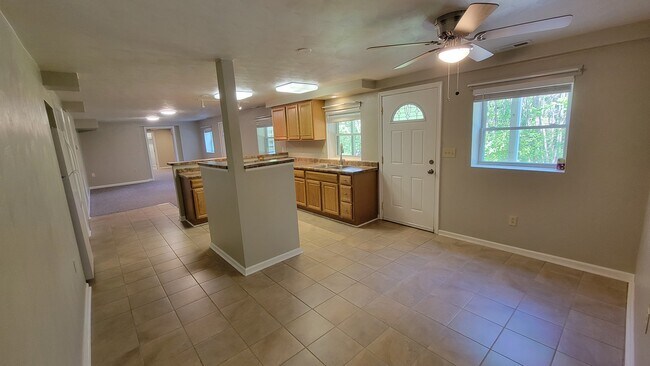 Foto del edificio - 1818 Overland Ave SW