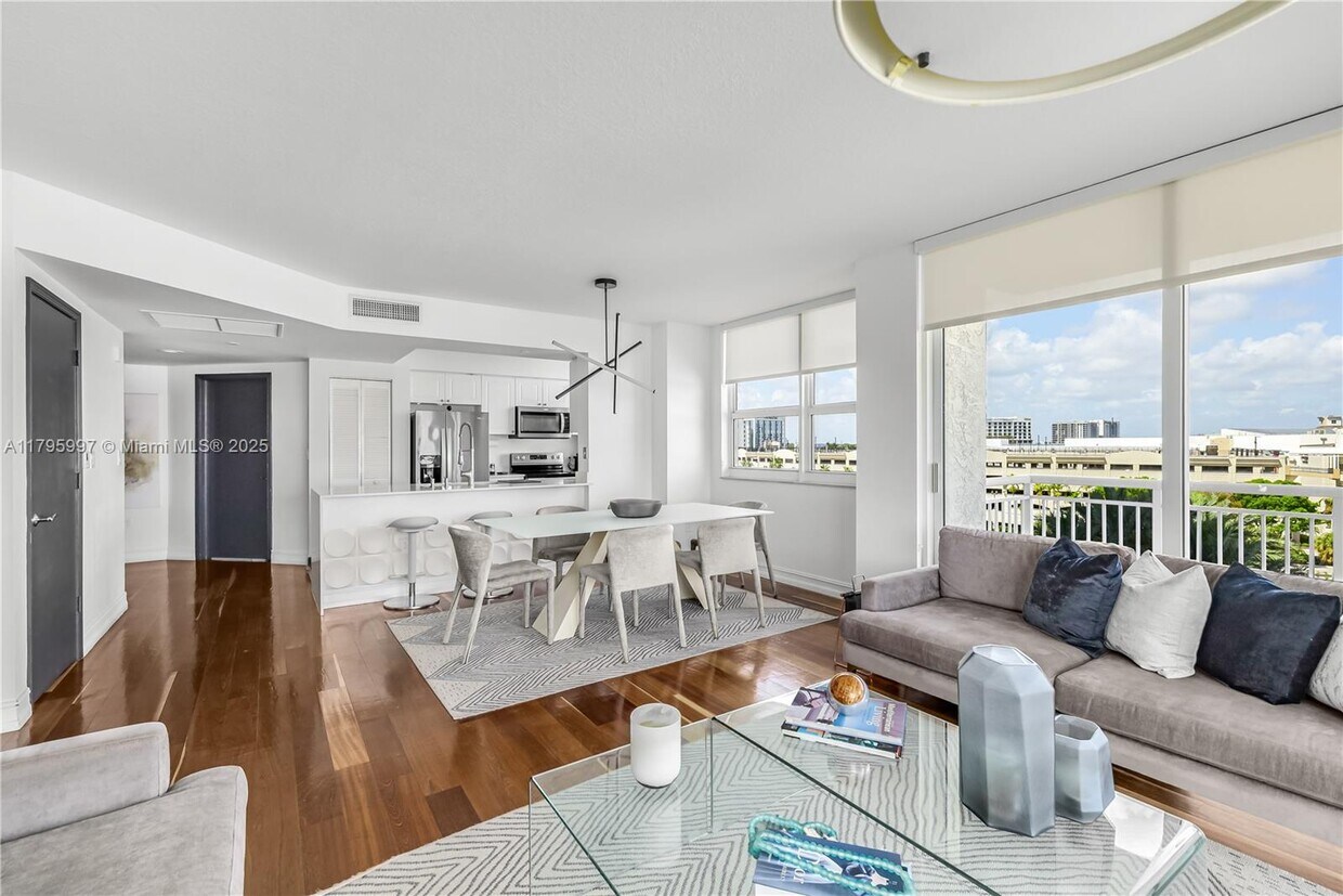Foto principal - 19501 E Country Club Dr