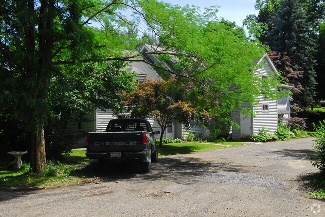 Building Photo - 28 Idlewild Park Dr