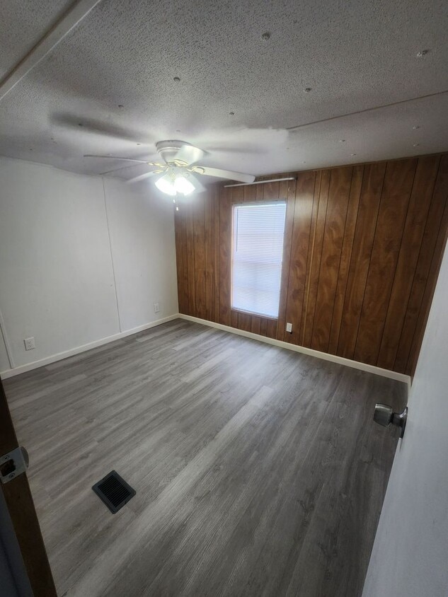 Primary Photo - 3 Bedroom, 2 Bathroom Rental NOW Available!
