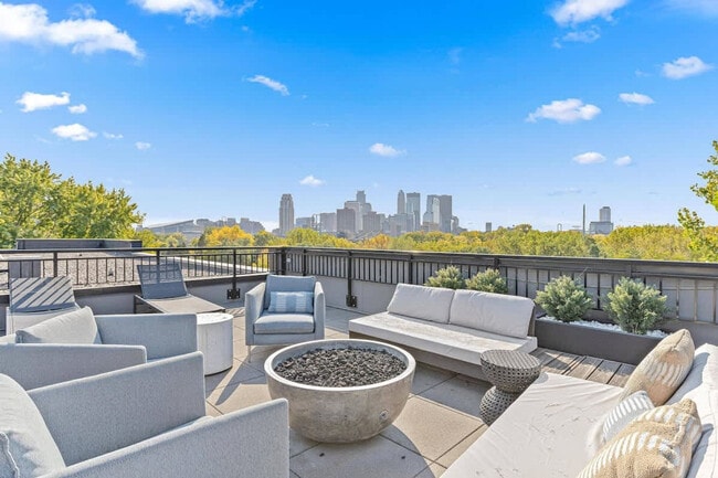 Building Photo - 338 NE 2nd St