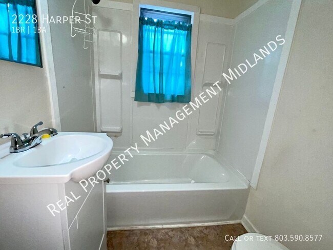 Foto del edificio - 2228 Harper St
