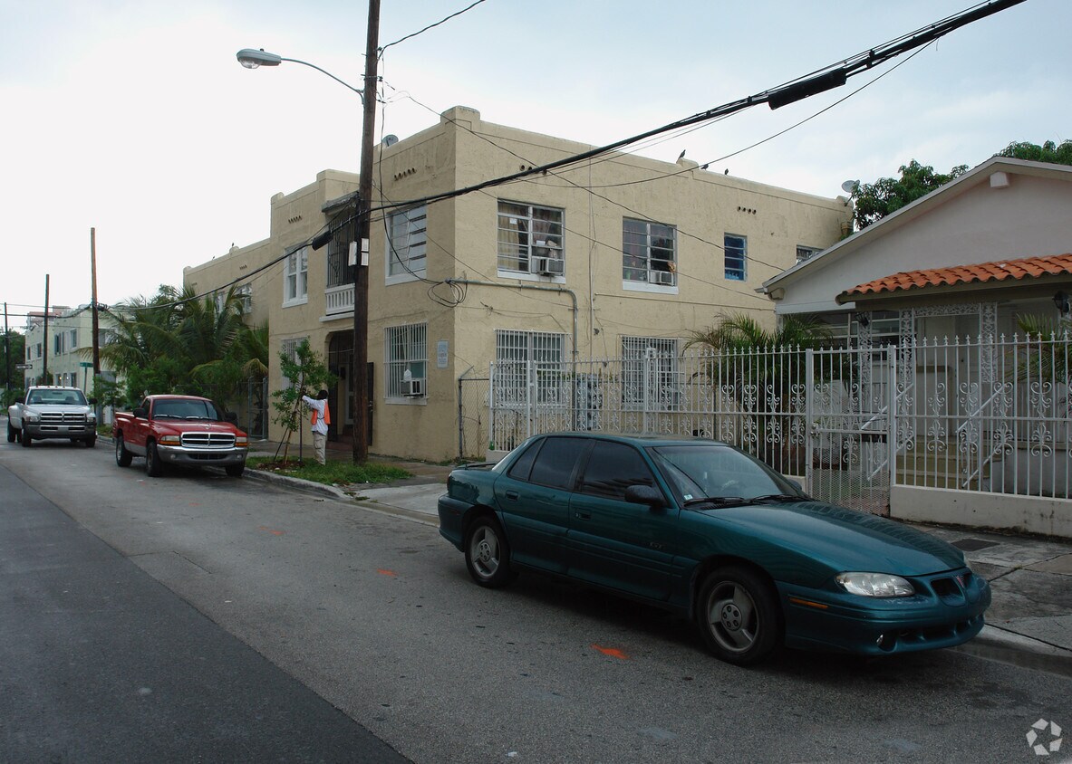 Building Photo - 35 NW 6th Ave