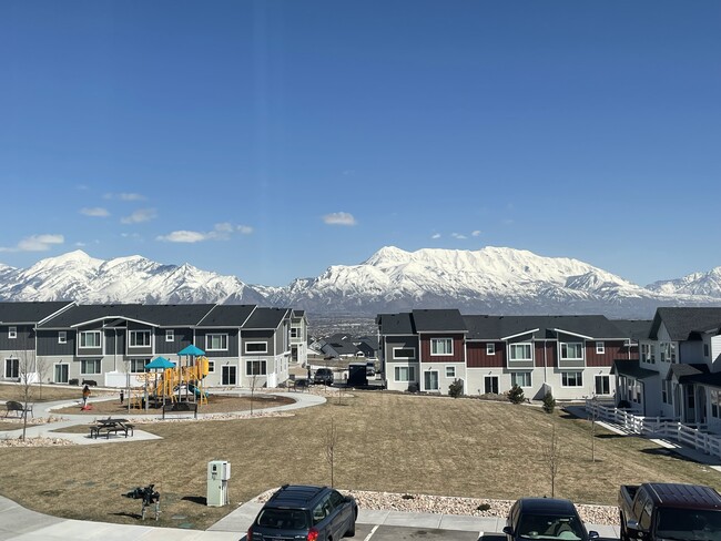 Impresionante vista de las montañas. - 2032 N Chianti St