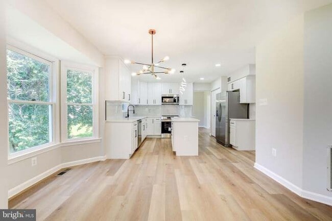 Kitchen - 3520 Golden Hill Dr