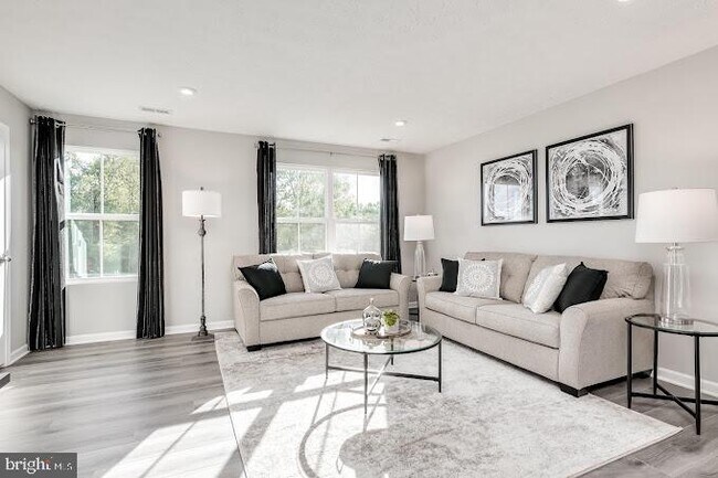Foto del edificio - 380 Hamilton Ln.