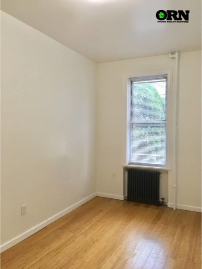 Foto del edificio - 66-61 60th Pl