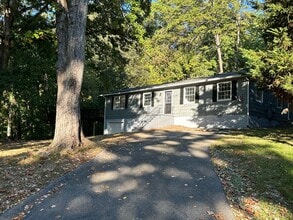 Building Photo - 2205 Ridgecrest Dr