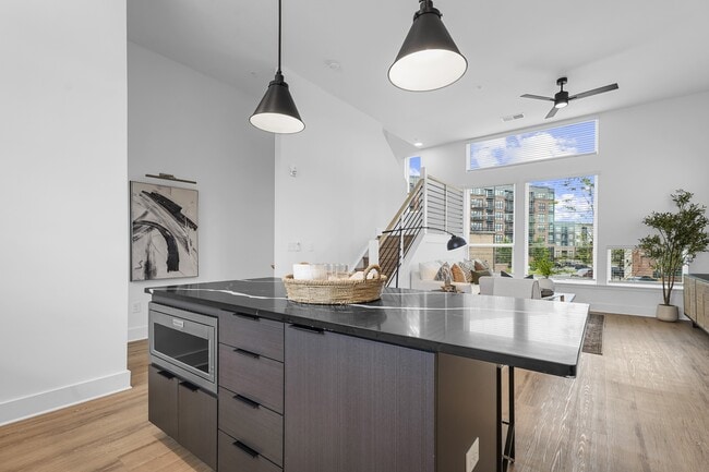 Foto del edificio - The Collection at Charles Townhomes for Rent in NoDa