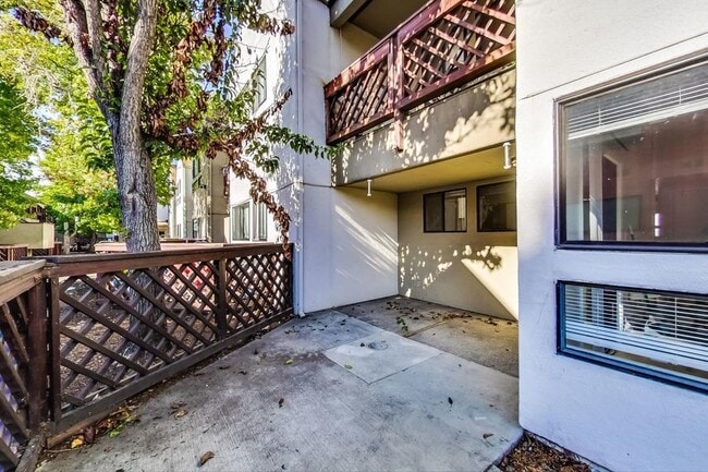 Building Photo - Updated Apartment near BART. 2 months Free!!