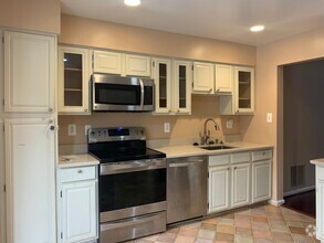 Building Photo - 3027 Mozart Dr