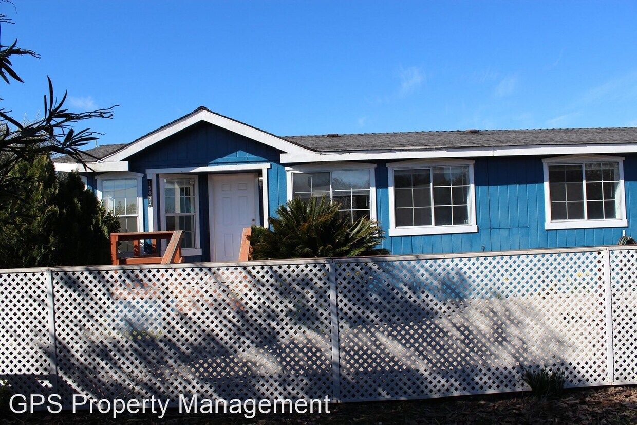 Primary Photo - 2 br, 2 bath House - 15455 Moore Rd.