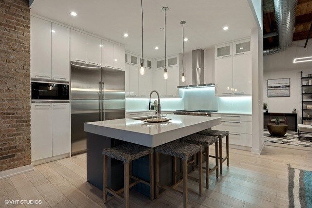 Foto del edificio - 223 W Lake St