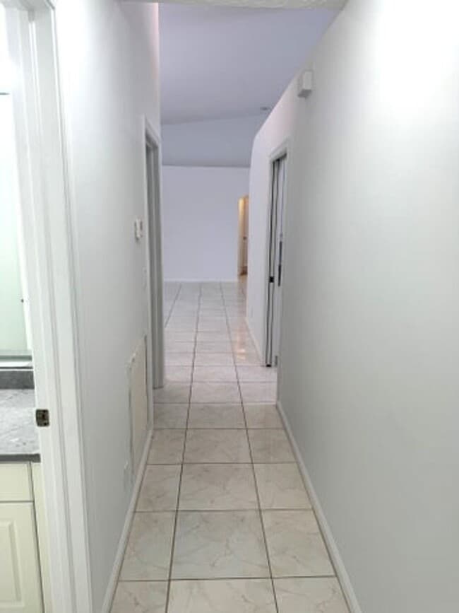 Building Photo - 106 Pepper Tree Cres