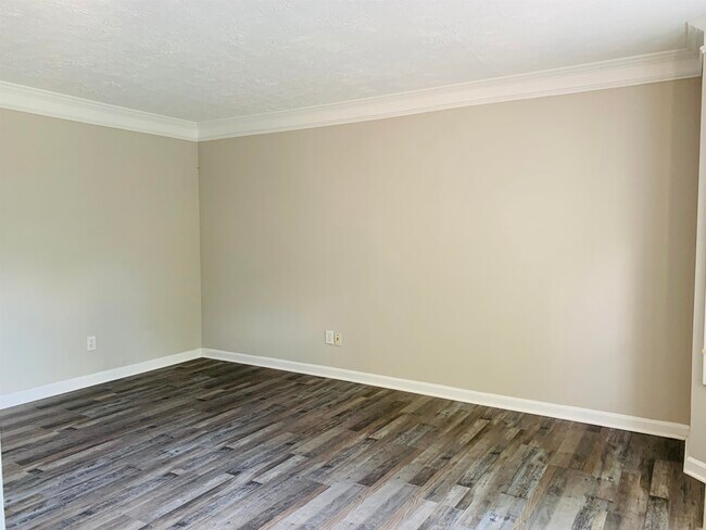 Foto del edificio - 325 Barrington Grange Dr