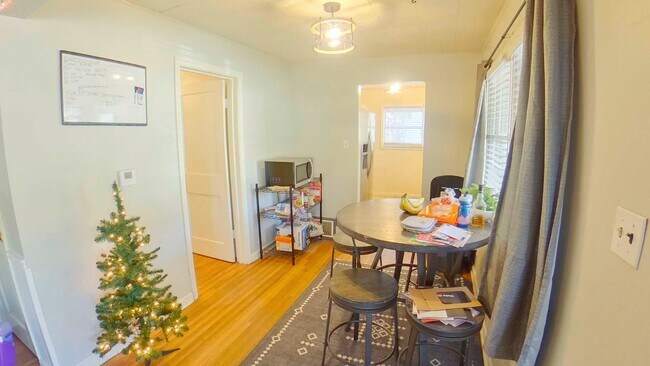 Building Photo - 3D Tour Available - Newly Renovated Bathro...