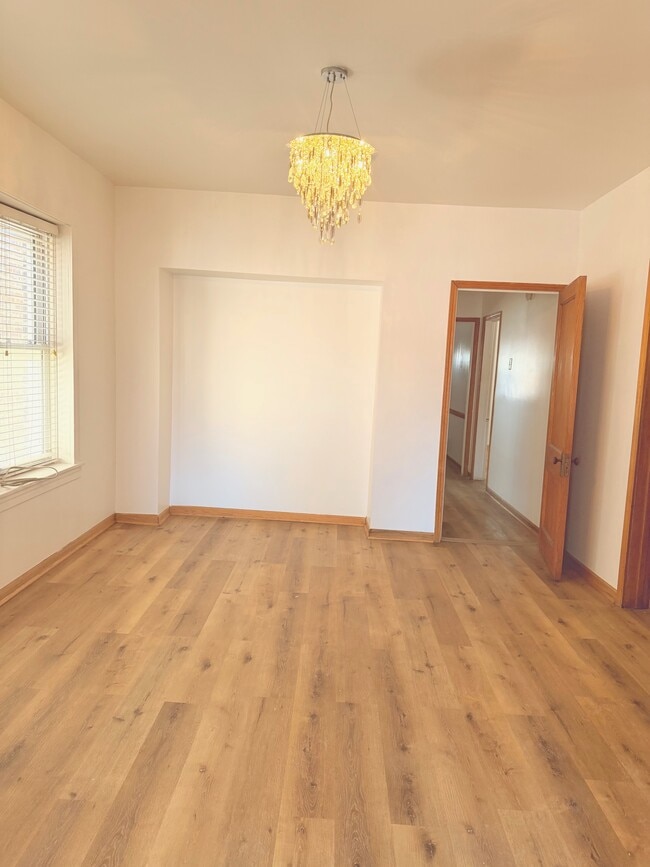 Foto del edificio - 1539 W 71st St