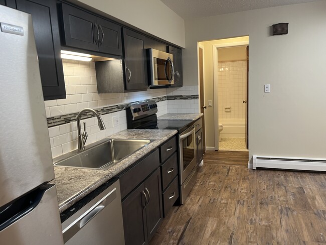 Building Photo - 2564 Elmwood Ave