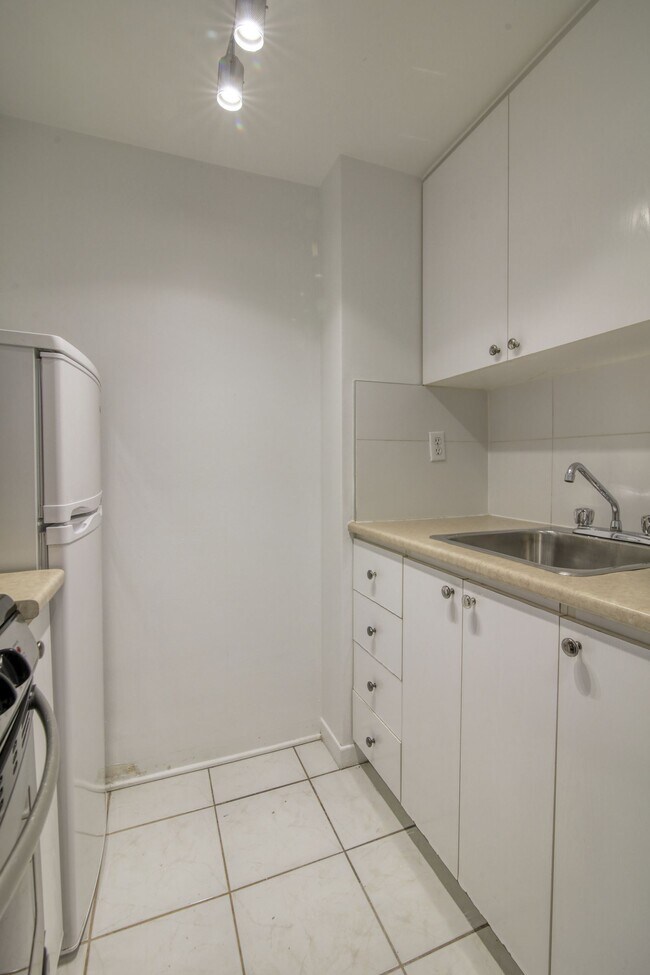 Building Photo - 3455 Rue Aylmer