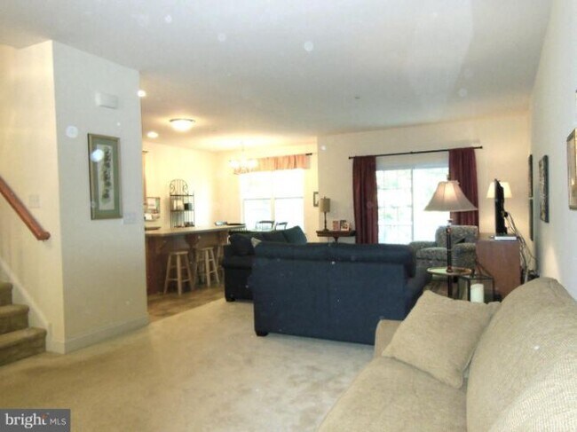 Building Photo - 281 Deepdale Dr