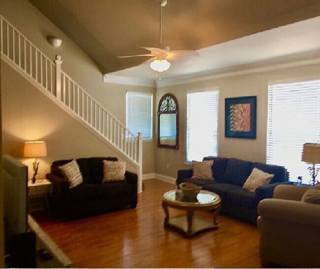 Foto del edificio - 900 Dean Lee Dr