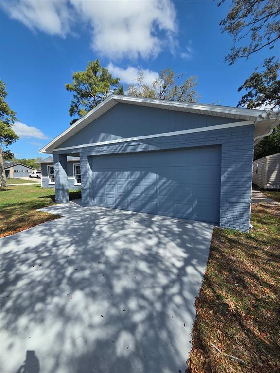 Building Photo - 9001 Spring Hill Dr