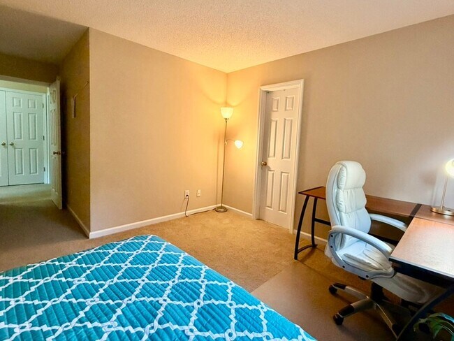 Foto del edificio - 2605 Farlow Gap Ln