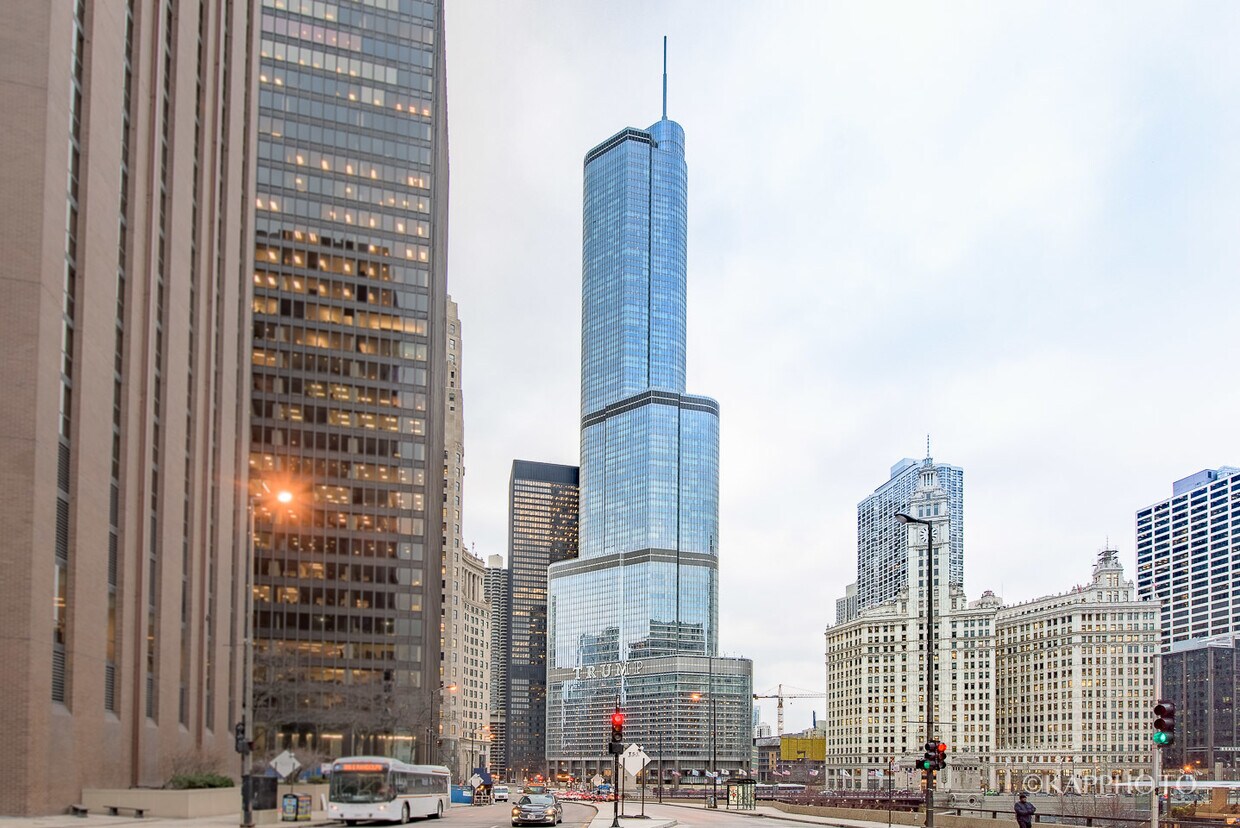 Primary Photo - 401 N Wabash Ave