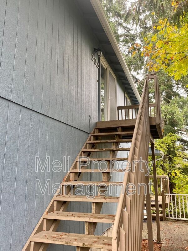 Building Photo - 1836 Summit Dr