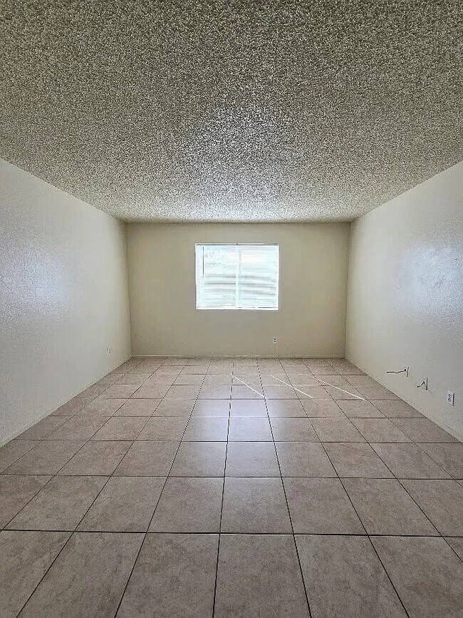 Foto del edificio - 2553 S Holloway Ave
