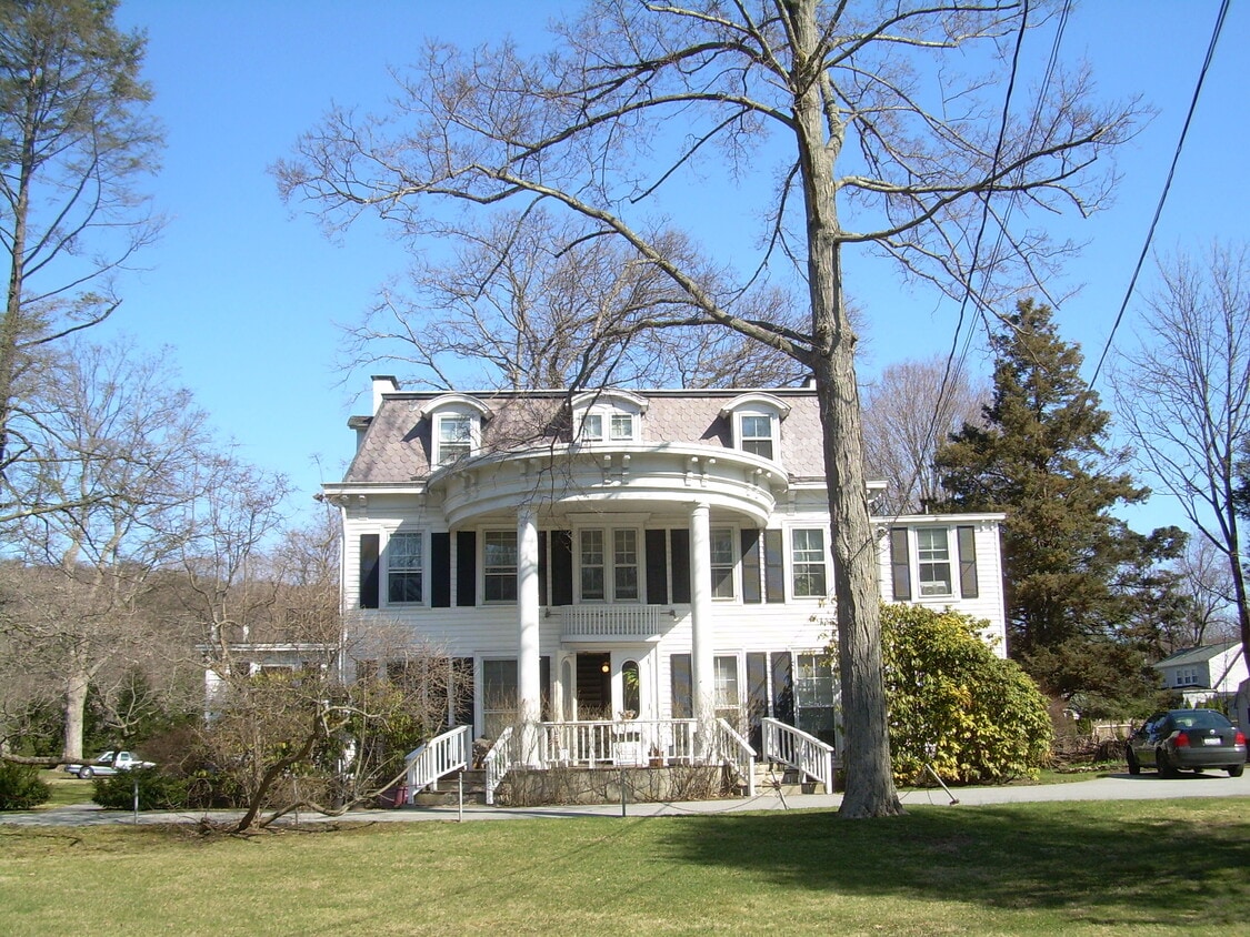 1060 E Main St Unit 2C, Shrub Oak, NY 10588 Apartments in Shrub Oak