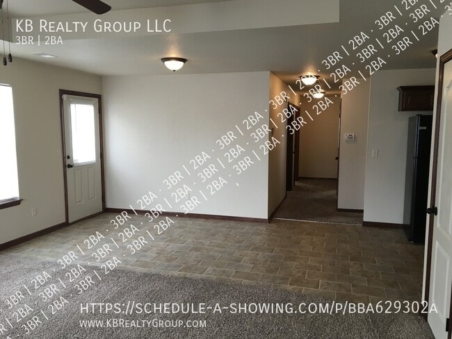 Building Photo - 3 Bed Single Level Duplex in Blue Springs;...