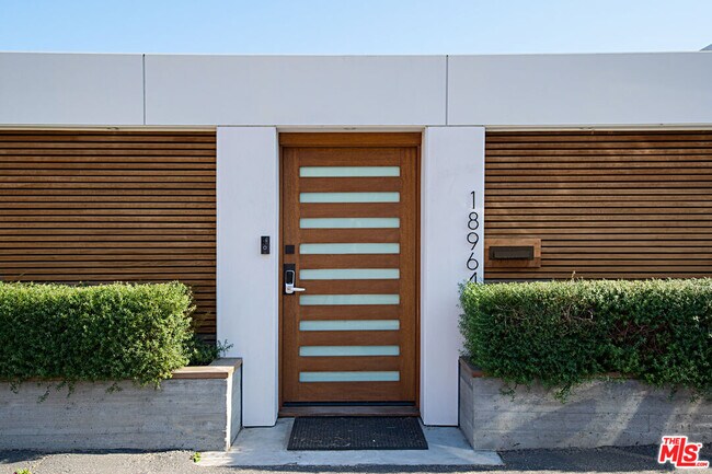 Building Photo - 18964 Pacific Coast Hwy