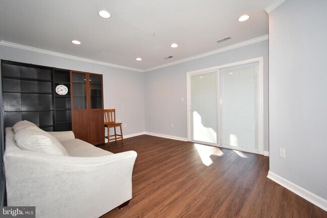 Building Photo - 8827 Goose Landing Cir