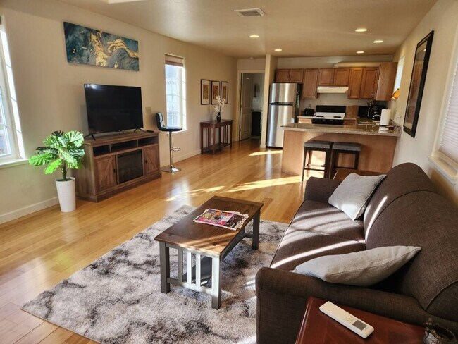 Foto del edificio - Furnished Two Bedroom Apartment on 27 Acre...