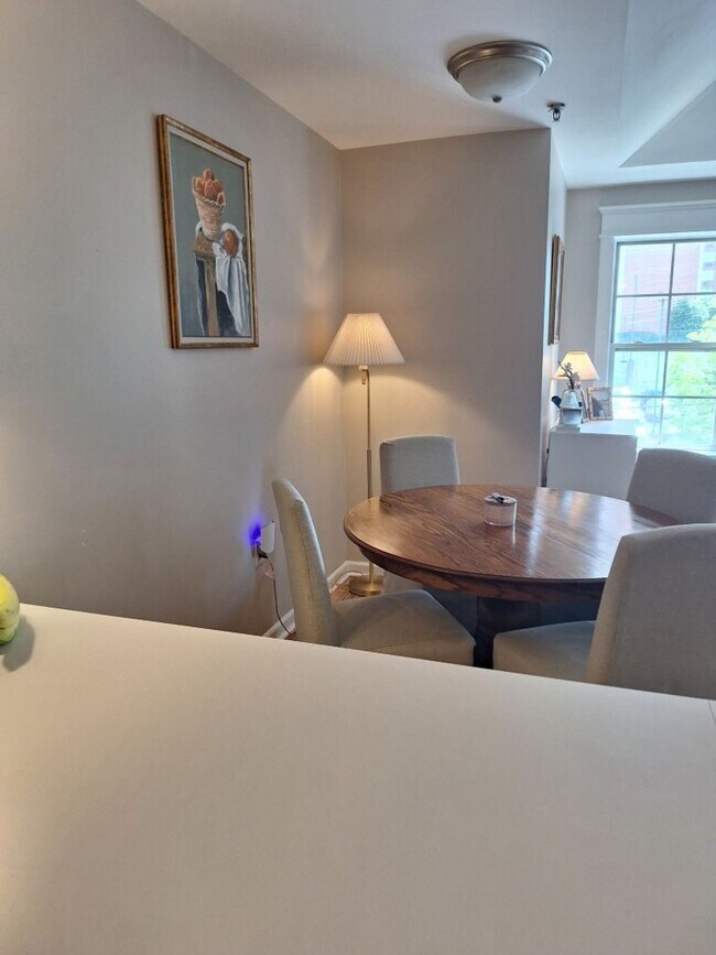 Foto del edificio - Walking distance to UT