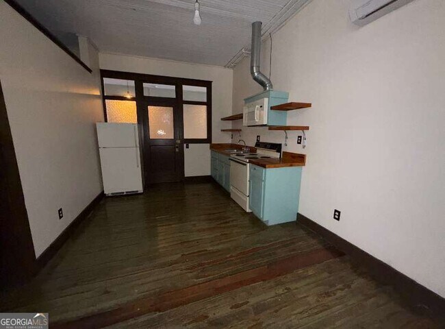 Foto del edificio - 359 Railroad St
