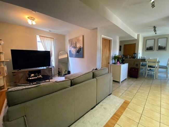 Foto del edificio - 1732 W 18th Pl