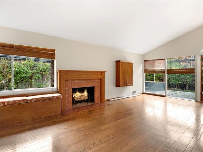 Building Photo - Charming Two-Story Home with Amazing Views...