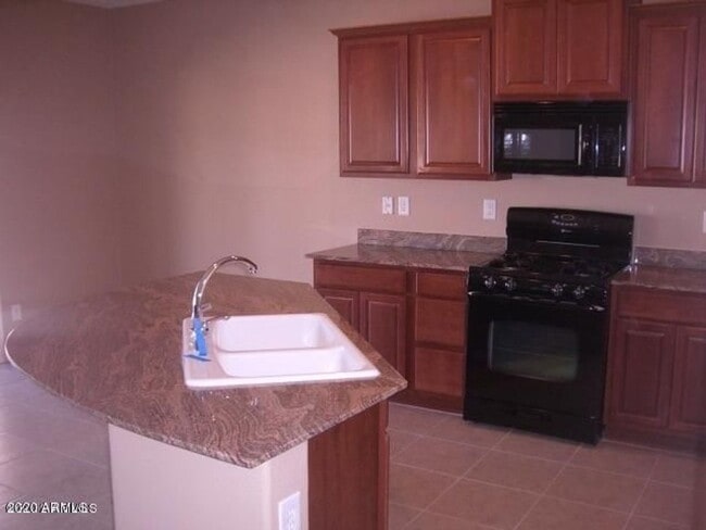 Foto del edificio - Gorgeous Large 4 Bed 2.5 Bath Home with lo...