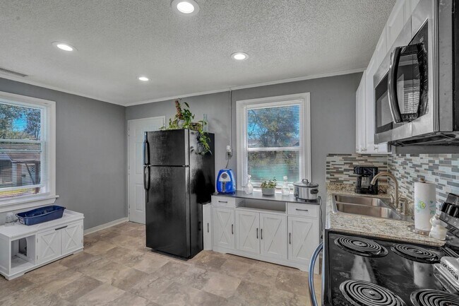 Foto del edificio - Charming 2BR House in Savannah