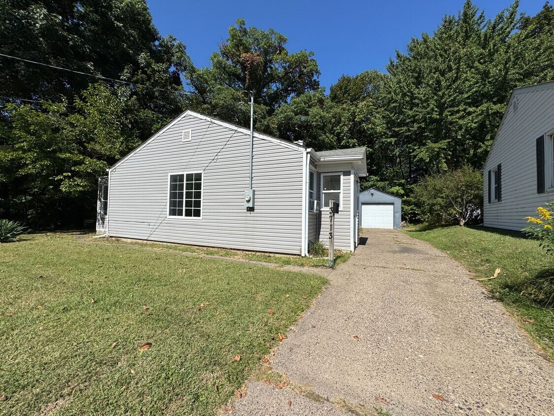 Primary Photo - 3 Bedroom Molette with Ravine Views – $1300