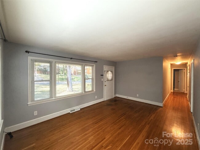 Building Photo - 1969 Margate Ave