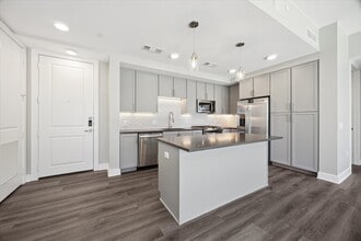 Building Photo - 9757 Katy Fwy