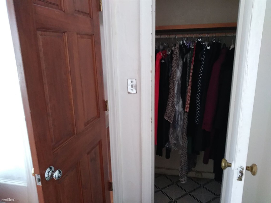 Building Photo - 5005 43rd Ave