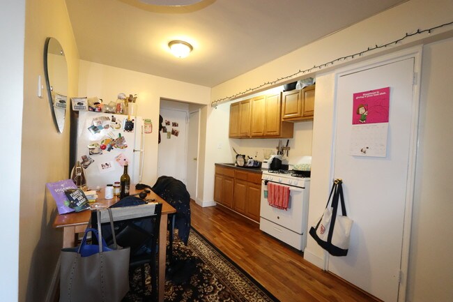 Building Photo - 130 E 18th St