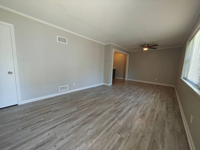 Building Photo - Very Nice Newly Renovated Home in Parkway Village