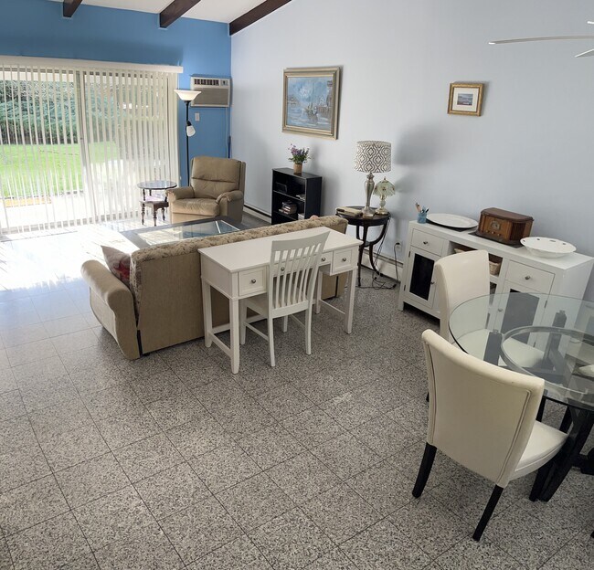Foto del edificio - 221 Mill Rd